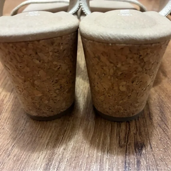 NWOT Vivaia Tan Slip-On Sandals with Wedge Heel Adjustable Strap (Sammy) - Picture 5 of 9